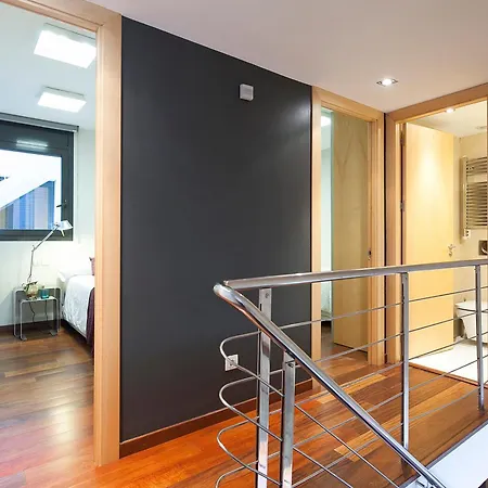 Appartamento My Space Emirates - Splendid With Terrace And Pool Near Park Gueell *