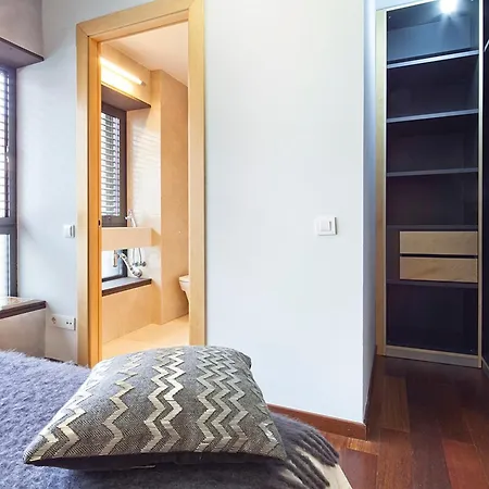 Apartment My Space Emirates - Splendid With Terrace And Pool Near Park Gueell Barcelona