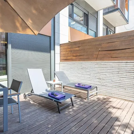 דירה My Space Emirates - Splendid With Terrace And Pool Near Park Gueell ברצלונה