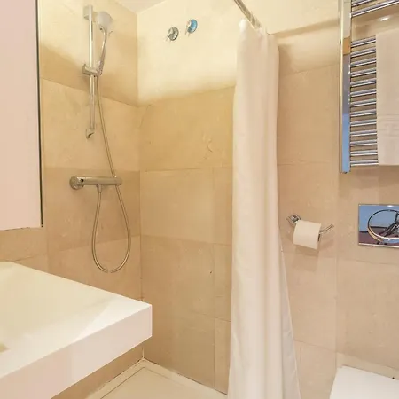 My Space Emirates - Splendid With Terrace And Pool Near Park Gueell ברצלונה