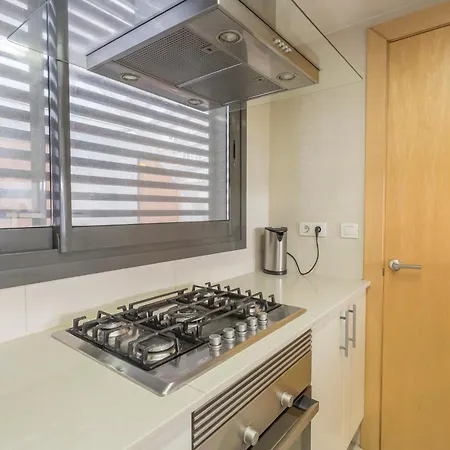 Appartamento My Space Emirates - Splendid With Terrace And Pool Near Park Gueell *