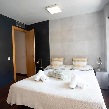 Appartamento My Space Emirates - Splendid With Terrace And Pool Near Park Gueell Barcellona