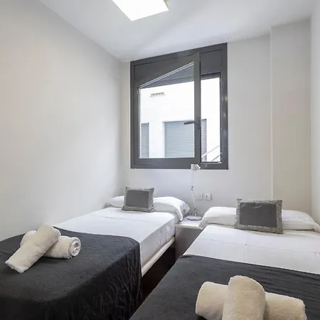 My Space Emirates - Splendid With Terrace And Pool Near Park Gueell * Barcellona