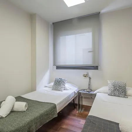 Appartamento My Space Emirates - Splendid With Terrace And Pool Near Park Gueell Barcellona
