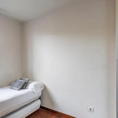 דירה My Space Emirates - Splendid With Terrace And Pool Near Park Gueell *