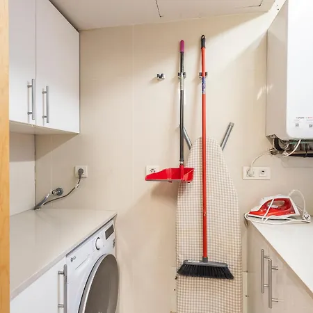 דירה My Space Emirates - Splendid With Terrace And Pool Near Park Gueell *