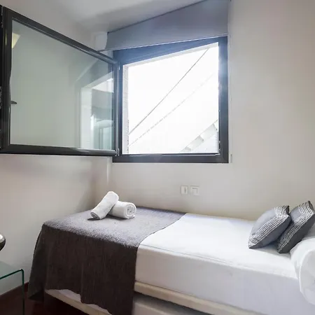 דירה My Space Emirates - Splendid With Terrace And Pool Near Park Gueell ברצלונה