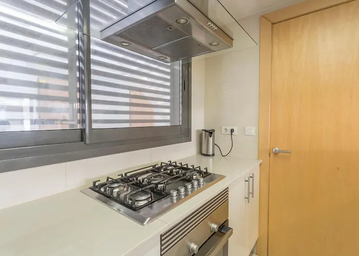 דירה My Space Emirates - Splendid With Terrace And Pool Near Park Gueell *