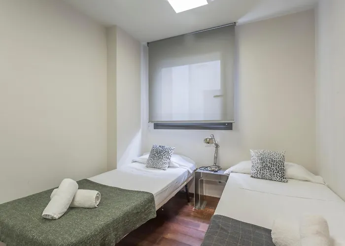 דירה My Space Emirates - Splendid With Terrace And Pool Near Park Gueell ברצלונה