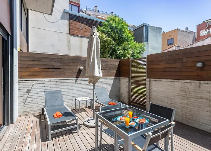 דירה My Space Emirates - Splendid With Terrace And Pool Near Park Gueell ברצלונה