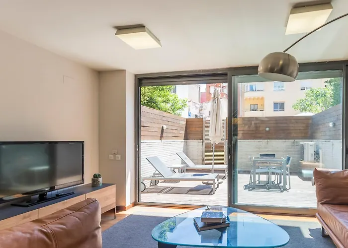 דירה My Space Emirates - Splendid With Terrace And Pool Near Park Gueell ברצלונה