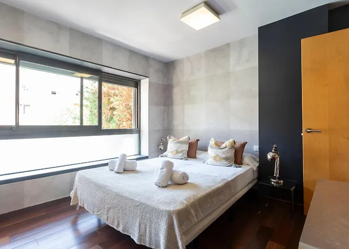 My Space Emirates - Splendid With Terrace And Pool Near Park Gueell דירה