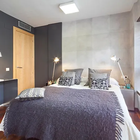 My Space Emirates - Splendid With Terrace And Pool Near Park Gueell Barcelona