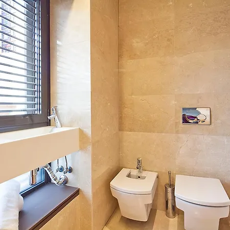 My Space Emirates - Splendid With Terrace And Pool Near Park Gueell Apartment