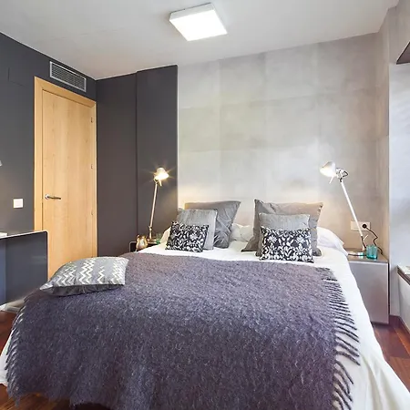Apartment My Space Emirates - Splendid With Terrace And Pool Near Park Gueell