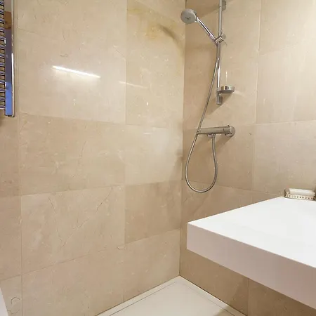 My Space Emirates - Splendid With Terrace And Pool Near Park Gueell Barcelona