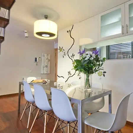 Apartment My Space Emirates - Splendid With Terrace And Pool Near Park Gueell