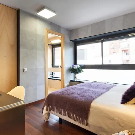 Apartment My Space Emirates - Splendid With Terrace And Pool Near Park Gueell Barcelona