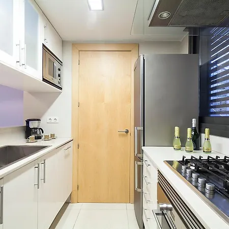 Apartment My Space Emirates - Splendid With Terrace And Pool Near Park Gueell